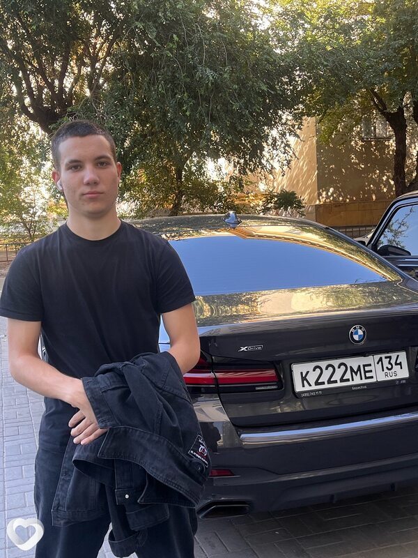 Максим, 19, Москве — анкета №2777458