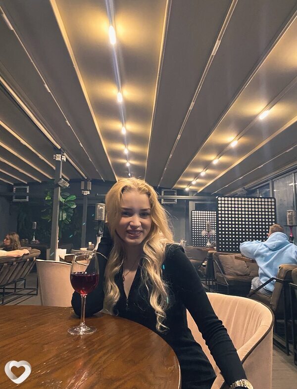 Алена, 21, Санкт-Петербурге — анкета №2778280