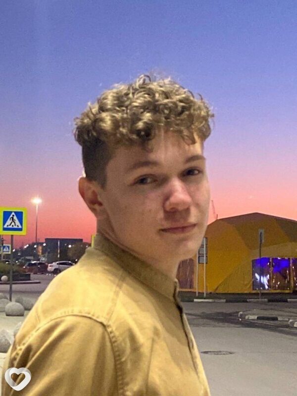 Артем, 19, Омске — анкета №2779175