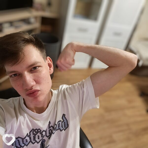 Максим, 21, Саратове — анкета №2782078