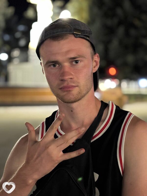 Денис, 21, Армавире — анкета №2784012