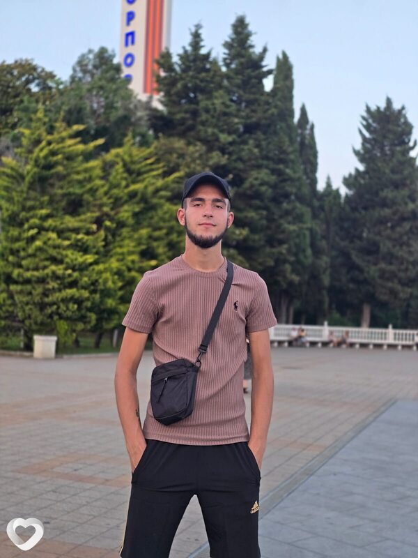 Денис, 19, Москве — анкета №2787508