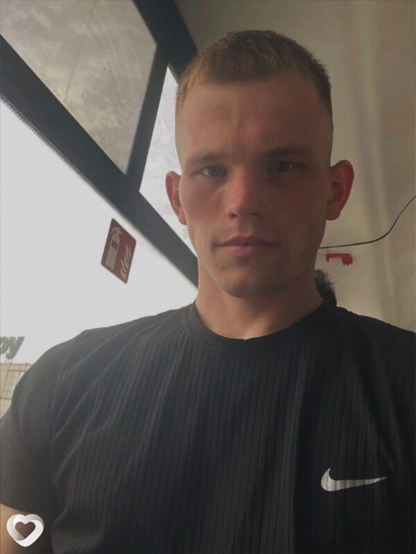 Артем, 24, Самаре — анкета №2790635