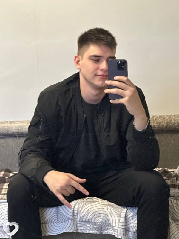 Илья, 21, Москве — анкета №2791381
