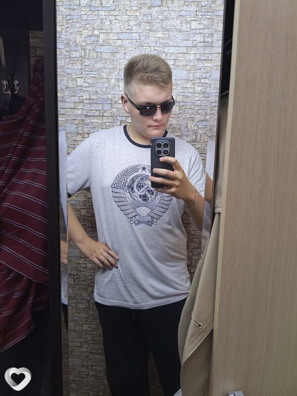 Артëм, 19, Екатеринбурге — анкета №2795512