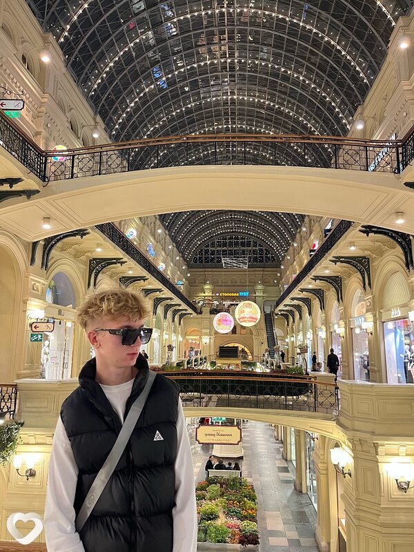 Артём, 21, Москве — анкета №2796490