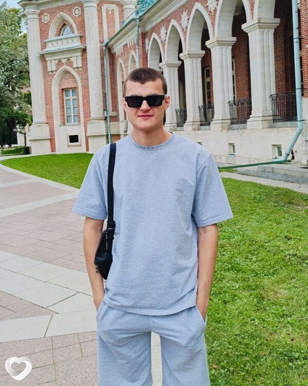 Артем, 23, Москве — анкета №2797871