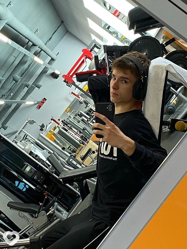 Лев, 19, Красноярске — анкета №2801277