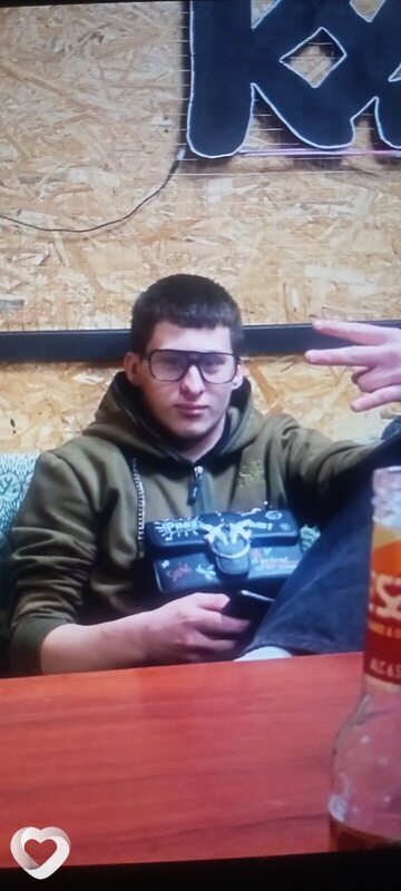 Антон, 19, Пинске — анкета №2802118