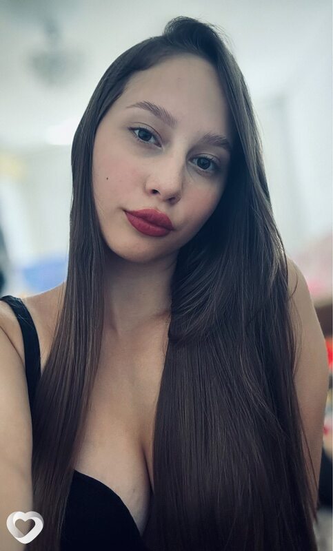 Алёна, 19, Уссурийске — анкета №2804484