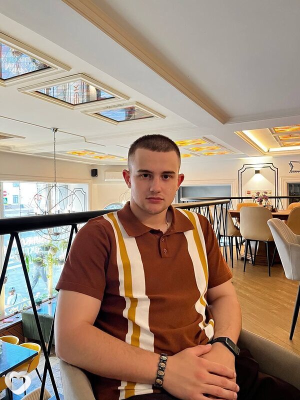 Виктор, 20, Геленджике — анкета №2805561