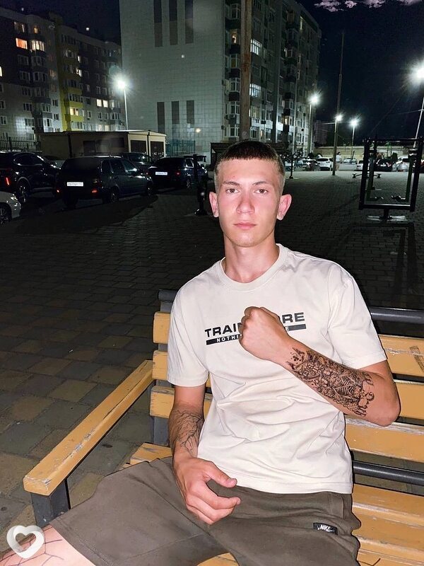Максим, 20, Горловке — анкета №2806303