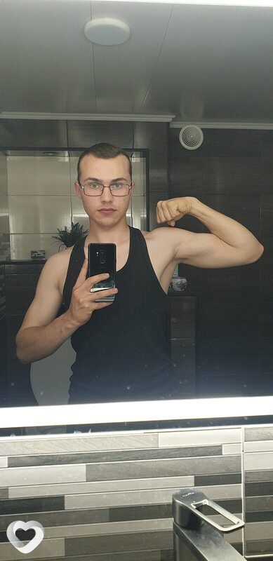 Максим, 21, Калининграде — анкета №2809435