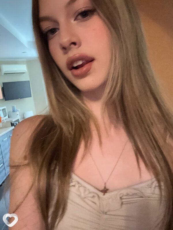 Катя, 19, Саратове — анкета №2809804