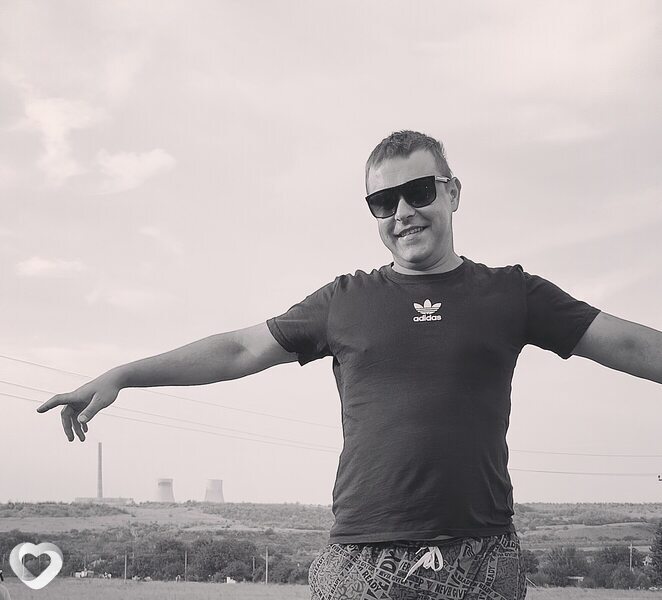 Артём, 33, Зугрэсе — анкета №2814052