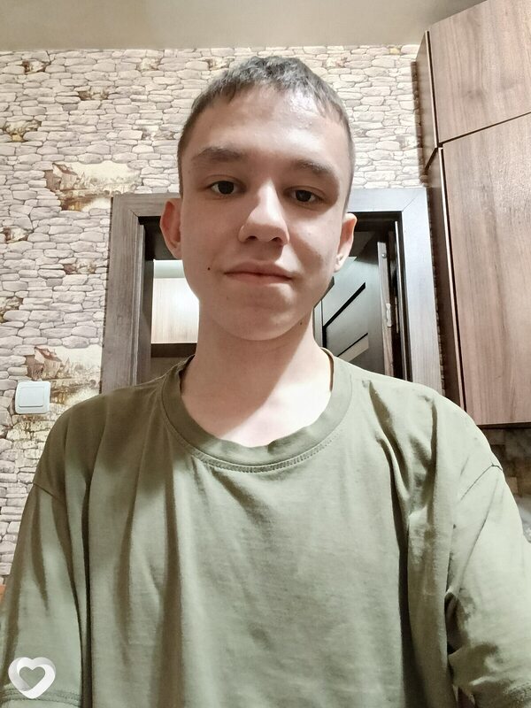 Максим, 19, Волжском — анкета №2814754