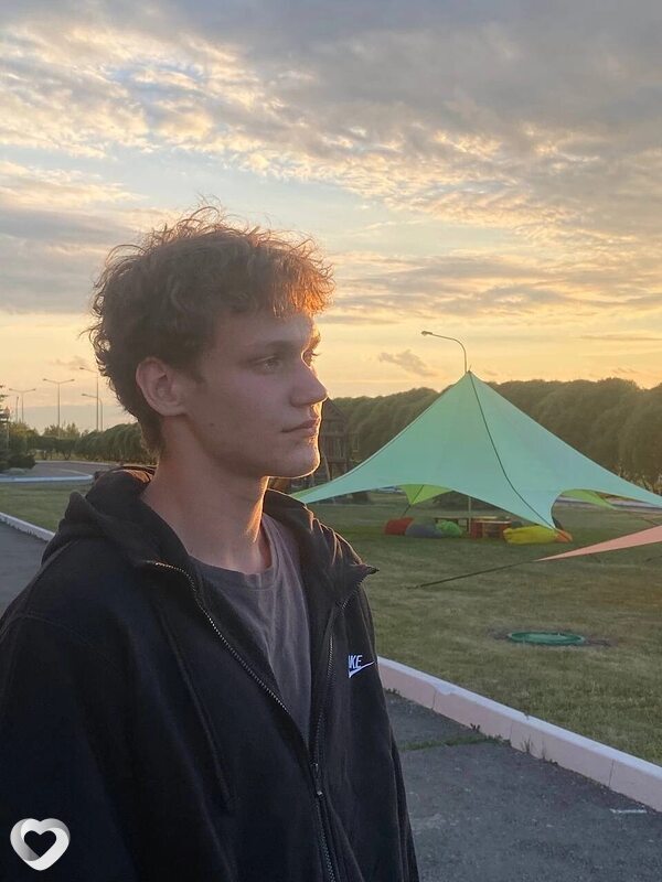 Стас, 18, Екатеринбурге — анкета №2817572