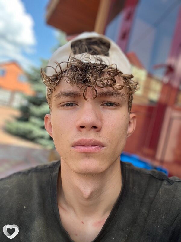 Никита, 20, Адлер — анкета №2820162