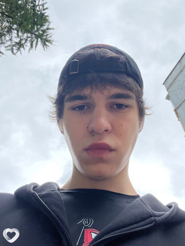 Артем, 20, Москве — анкета №2824182