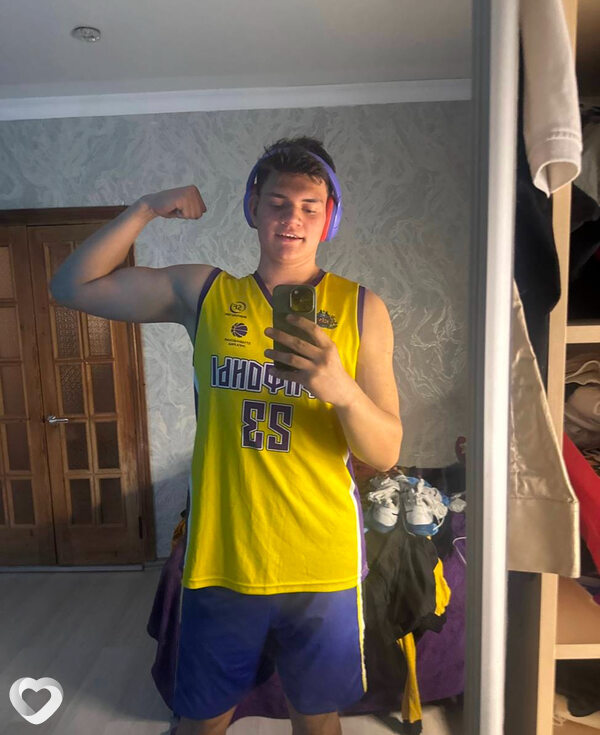 Алишер, 18, Симферополе — анкета №2825962