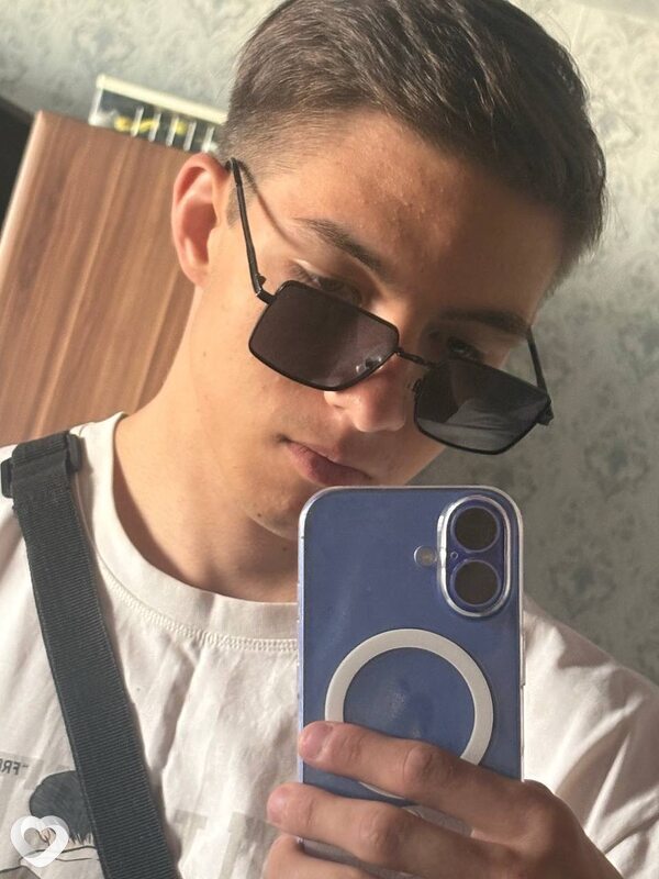 Денис, 19, Екатеринбурге — анкета №2827374