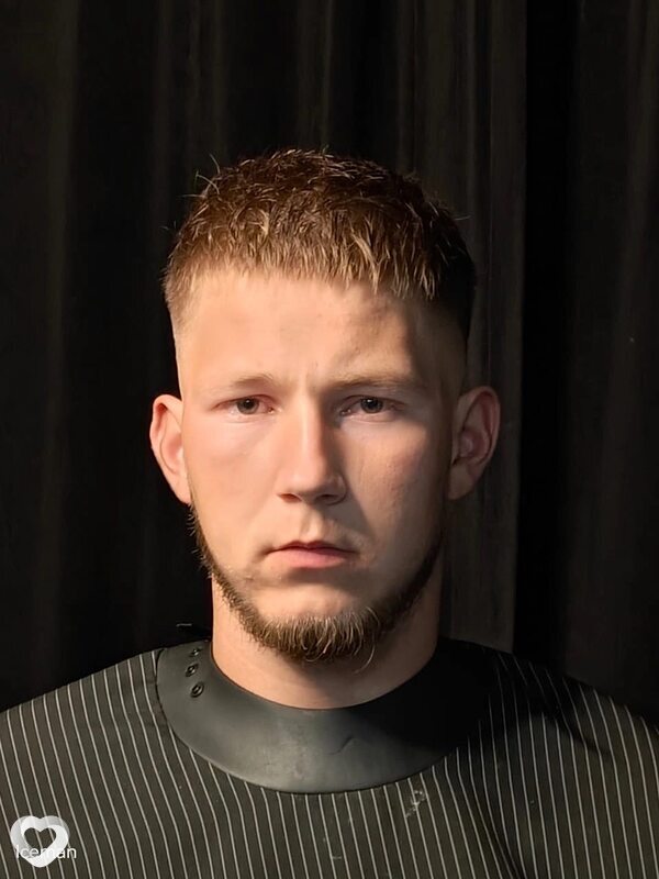 Иван, 26, Новороссийске — анкета №2830312