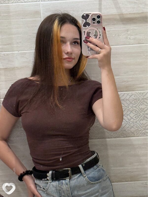 Арина, 21, Новороссийске — анкета №2830159