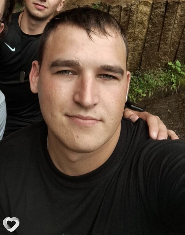 Артём, 23, Черногорске — анкета №2830838
