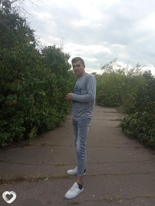 Стас, 27, Снежном — анкета №2831198