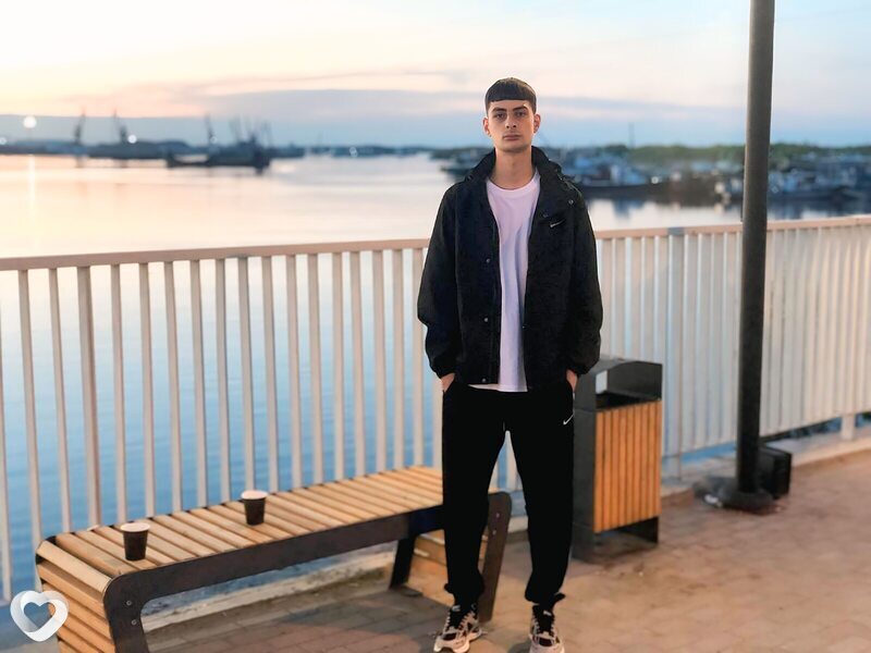 Максим, 23, Москве — анкета №2833417