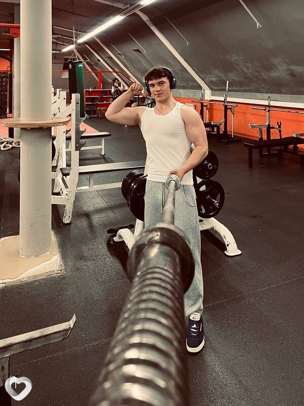 Булат, 21, Казани — анкета №2834900