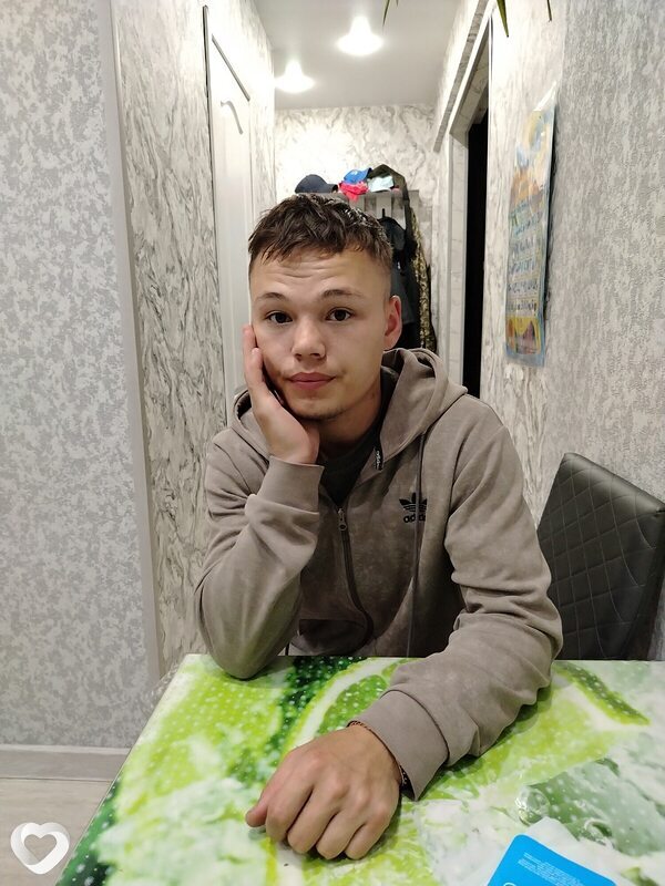 Кирилл, 22, Минусинске — анкета №2835272