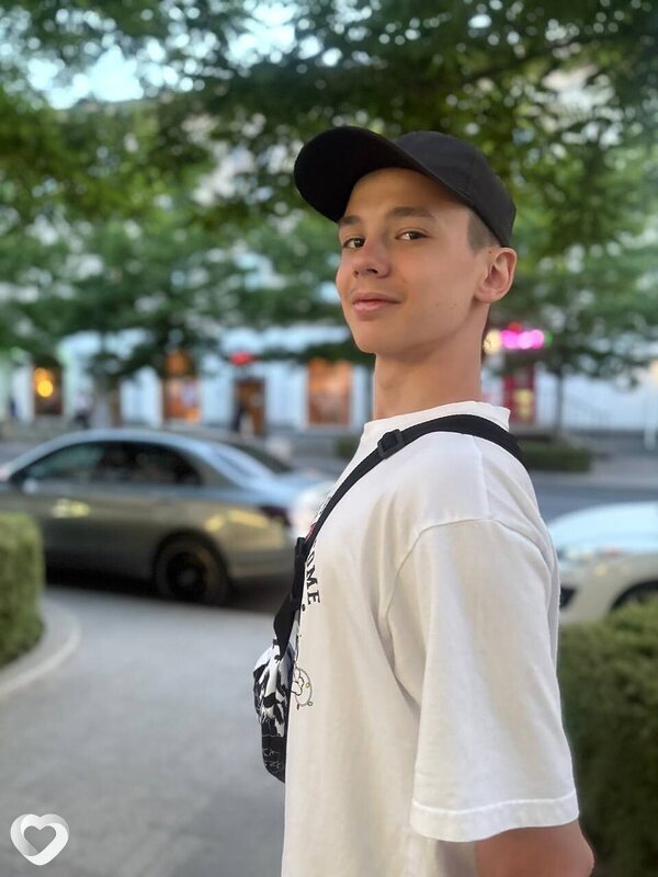 Илиан, 19, Жуковском — анкета №2836696