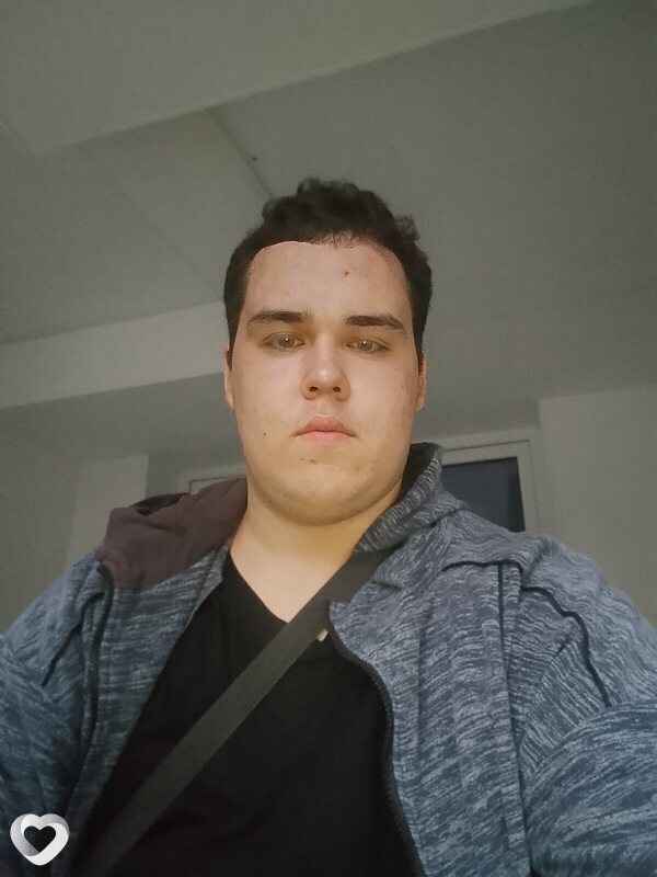 Антон, 20, Новоалтайске — анкета №2840149