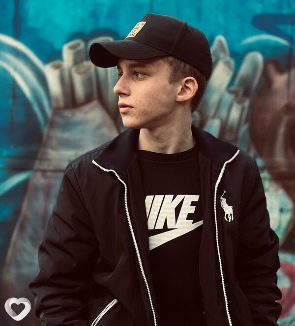 Иван, 19, Адлер — анкета №2840268