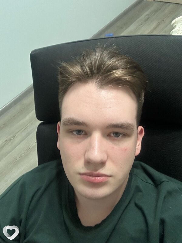Илья, 20, Москве — анкета №2842383