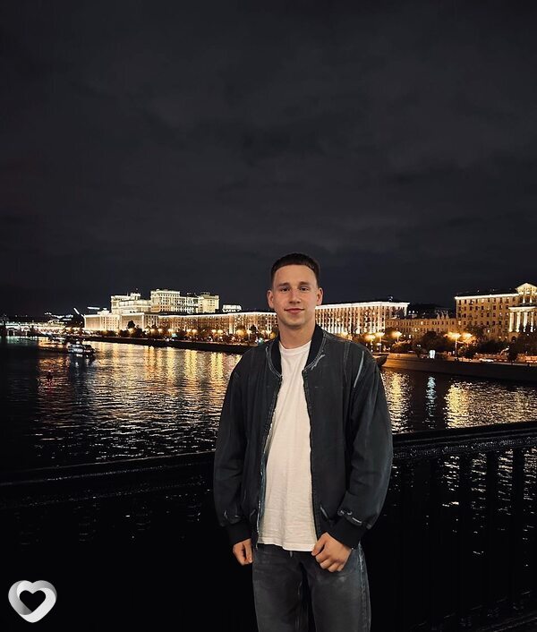 Максим, 21, Москве — анкета №2842571