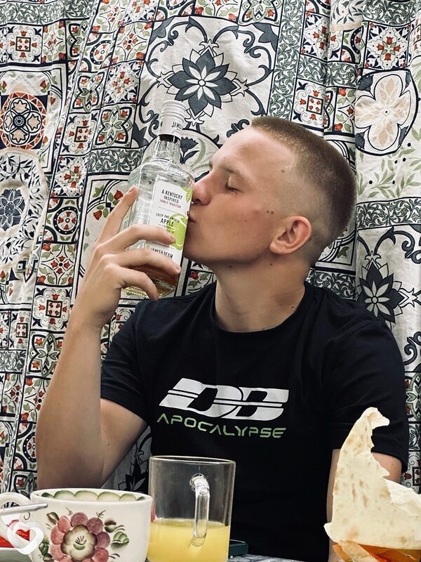 Александр, 20, Миллерове — анкета №2842820