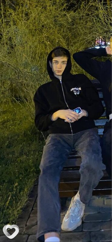 Александр, 19, Белгороде — анкета №2843402