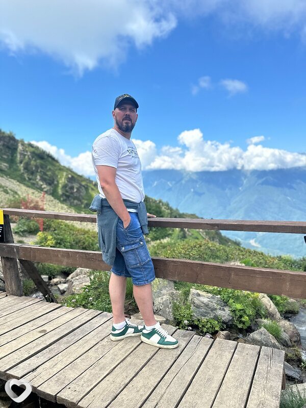 Олег, 37, Краснодоне — анкета №2845477