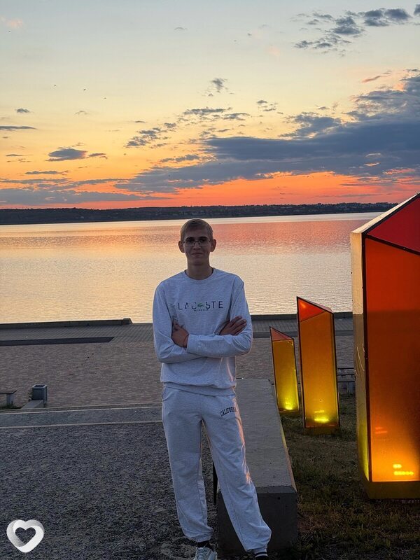 Кирилл, 19, Камышине — анкета №2857087