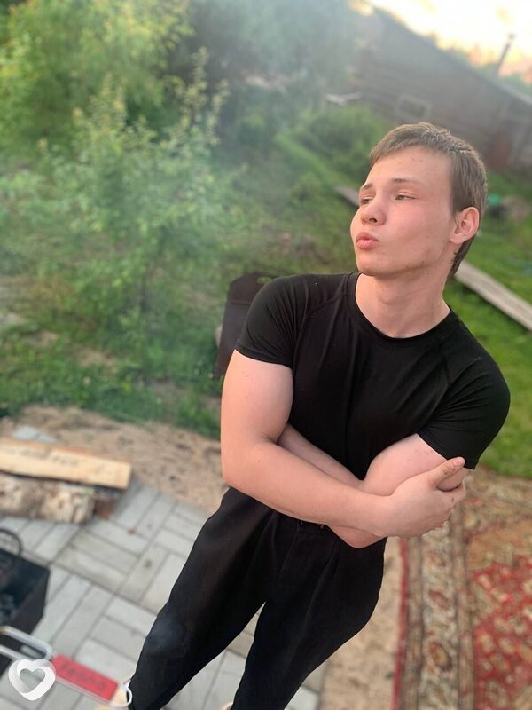 Михаил, 20, Ярославле — анкета №2858417
