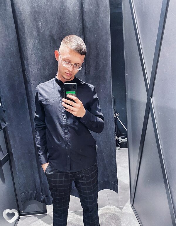 Артем, 22, Урюпинске — анкета №2858631