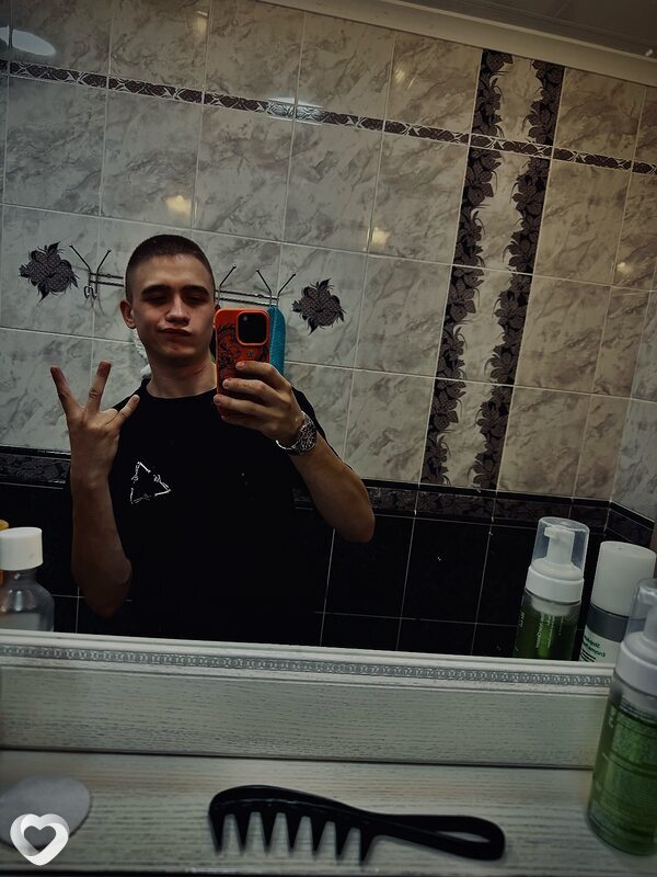Михаил, 21, Курске — анкета №2859751