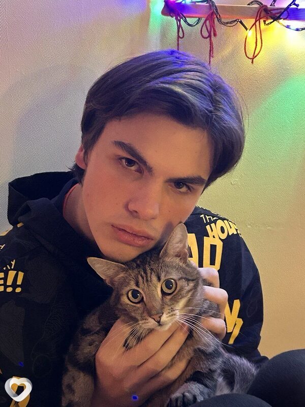Андрей, 18, Санкт-Петербурге — анкета №2861395