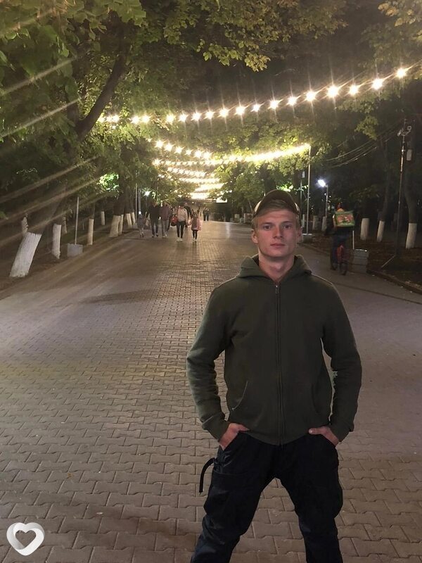 Илья, 24, Армавире — анкета №2863459