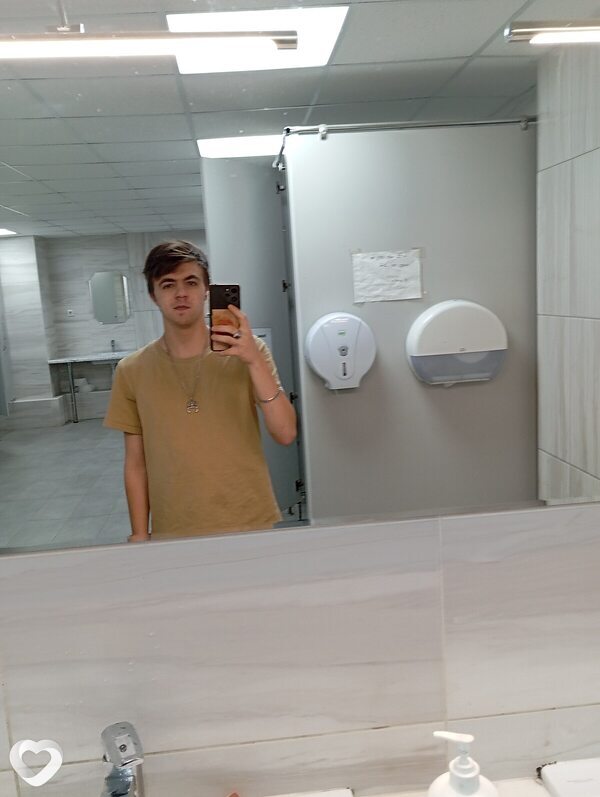 Павел, 21, Барнауле — анкета №2865326