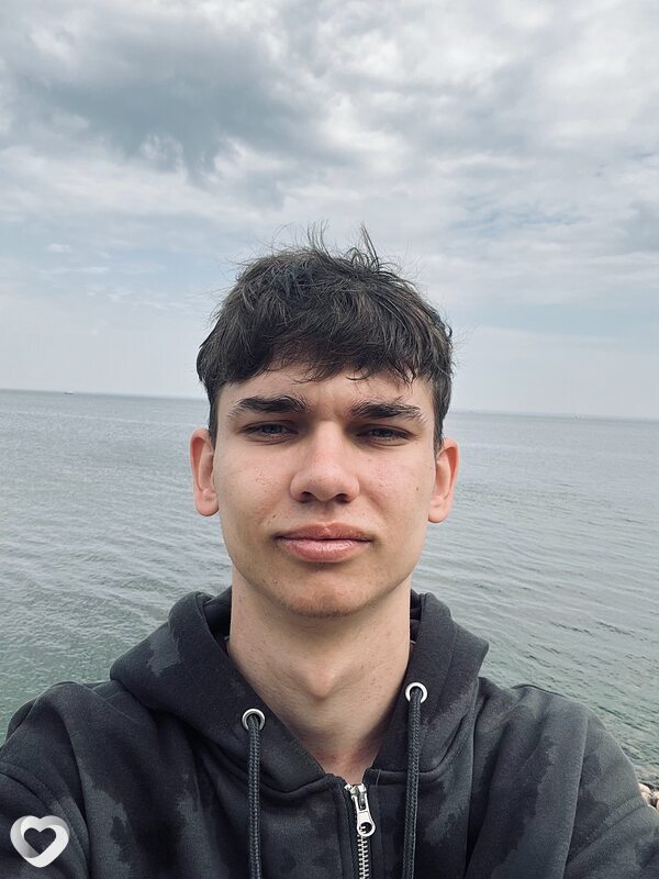 Михаил, 21, Воронеже — анкета №2868451