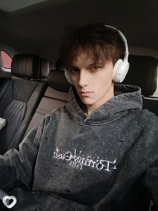 Артур, 19, Истре — анкета №2869691