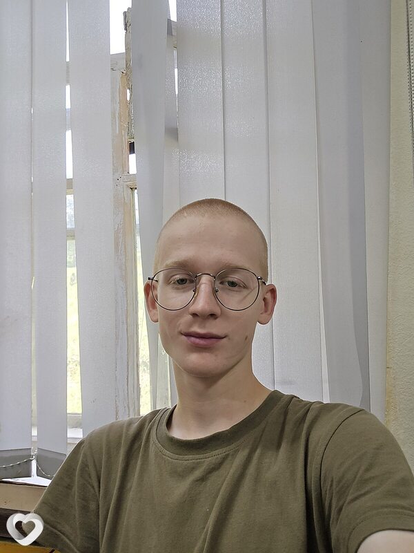 Максим, 19, Уссурийске — анкета №2874630